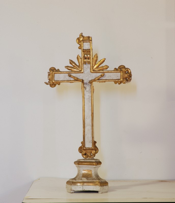 Bottega pratese sec. XVIII, Croce bianca con profili dorati