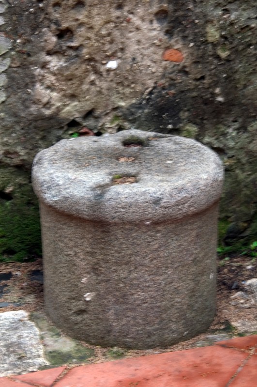 Ambito romano sec. II, Rocco di colonna in granito