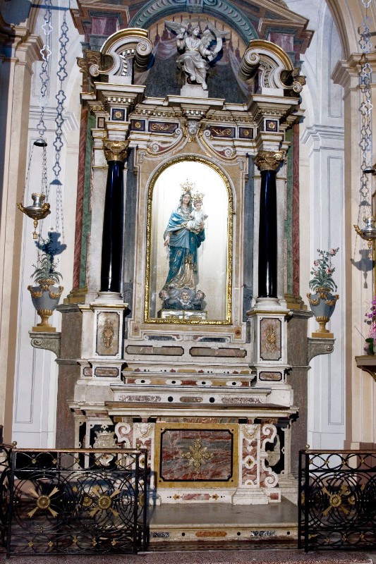 Ambito lombardo (1886), Altare della Madonna del rosario