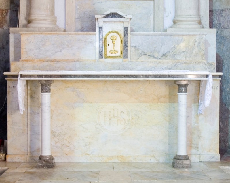 Ambito siciliano (1954), Altare marmoreo