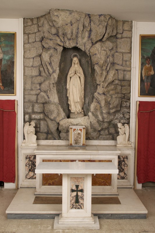 Maestranze romagnole (1956), Altare laterale della Madonna di Lourdes
