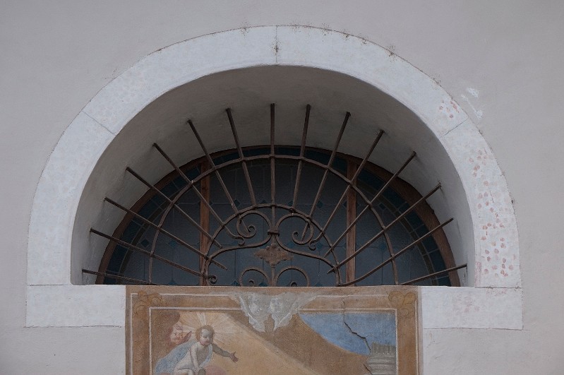 Maestranze trentine (1655), Cornice di finestra a lunetta
