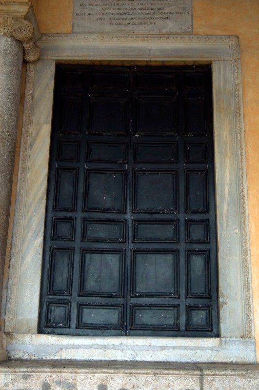 Bott. campana sec. XI, Portale d'ingresso della navata destra