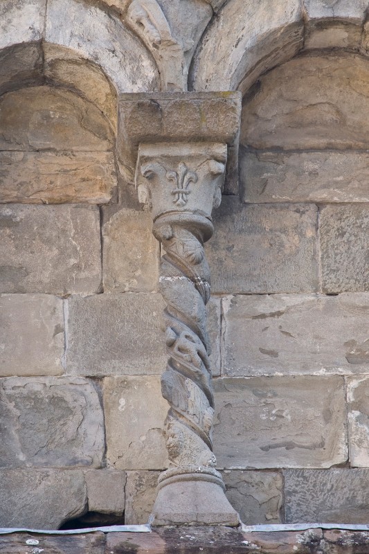 Maestranze lucchesi sec. XIII, Colonna con spirale e figure antropomorfe