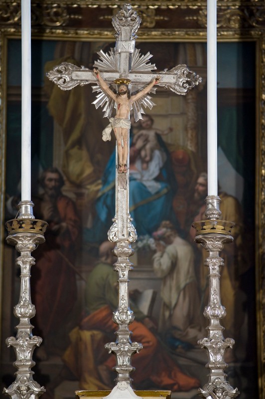 Bott. lucchese sec XVIII, Croce d'altare argentata con nodo a lampione