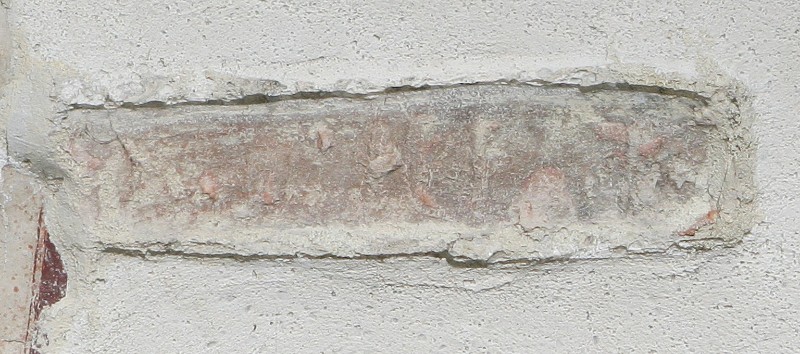 Maestranze toscane sec. XI, Mattone con iscrizione