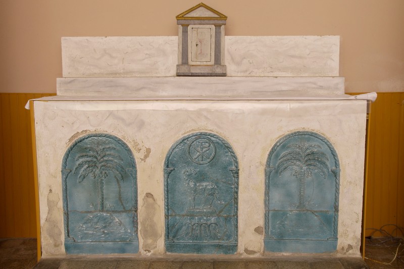 Maestranze romagnole sec. XX, Altare laterale con elementi decorativi azzurri