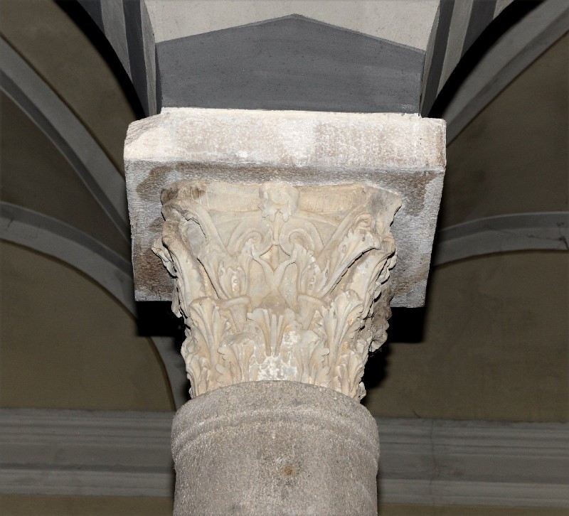 Maestranze toscane sec. II, Capitello marmoreo