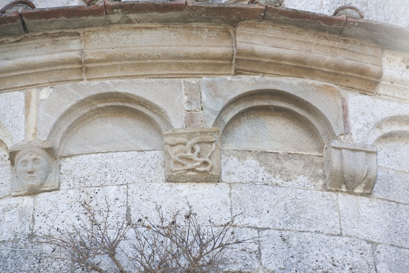 Maestranze toscane sec. XI, Mensola con serpenti annodati