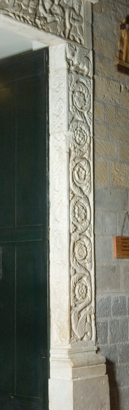 Maestranze dell'Italia centr. sec. XI, Stipite di portale in marmo bianco 2/2