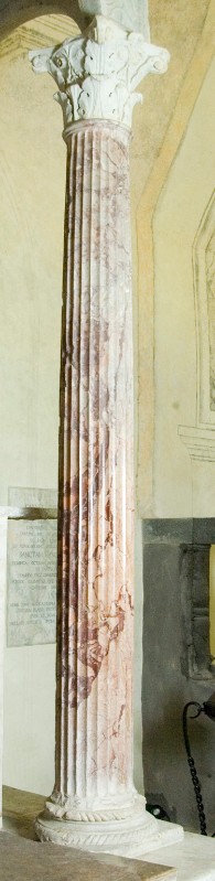 Maestranze laziali sec. VII, Colonna composita in marmo rosso venato 2/4