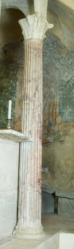 Maestranze laziali sec. VII, Colonna composita in marmo rosso venato 4/4