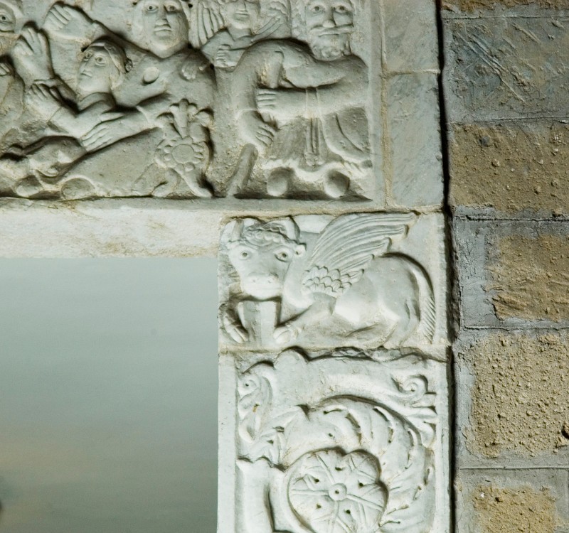 Maestranze dell'Italia centr. sec. XI, Capitello di portale in marmo bianco 2/2