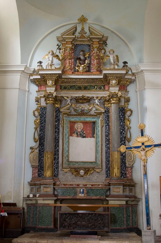 Bott. umbra sec. XVII, Altare maggiore con cornice lignea e affresco