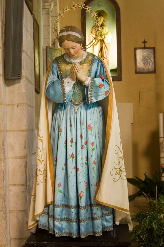 Bott. umbra sec. XX, Statua in legno della Madonna con ex voto in oro
