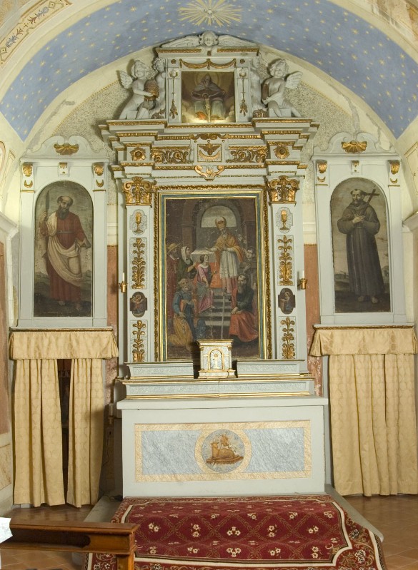 Maestranze umbre sec. XVIII, Altare maggiore con angeli nella cornice