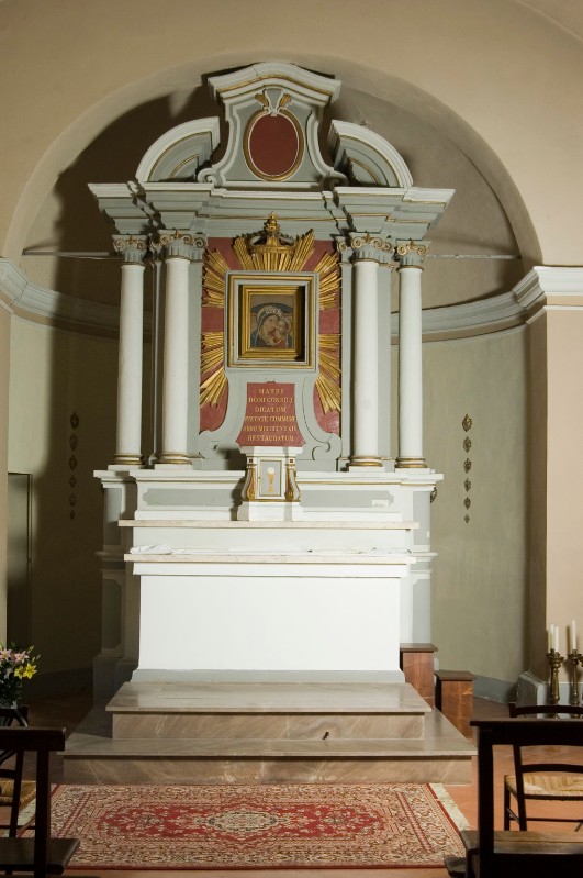 Maestranze umbre sec. XVIII, Altare maggiore in muratura intonacata
