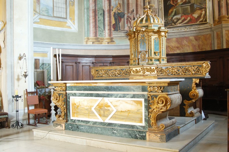 Maestranze umbre sec. XX, Altare maggiore in marmi policromi venati
