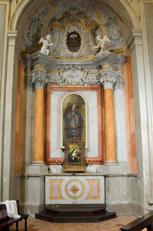 Maestranze umbre sec. XVIII, Altare laterale in stucco dedicato all'Addolorata