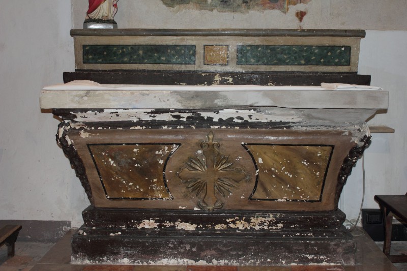 Bott. dell'Italia centr. sec. XVIII, Altare laterale dipinto con croce in stucco
