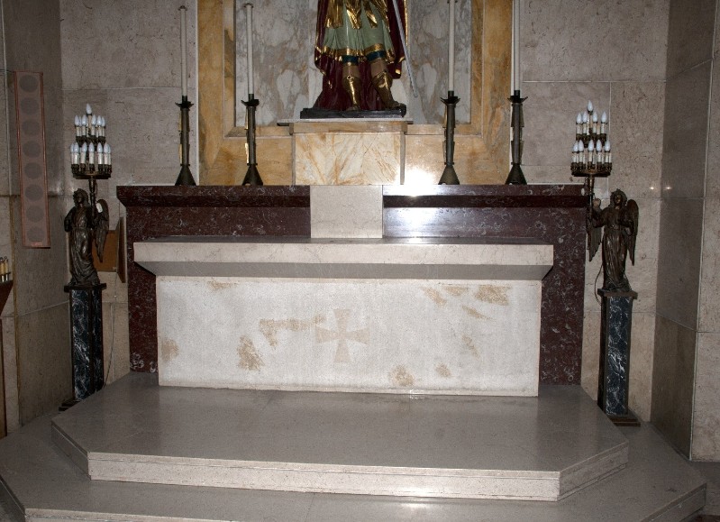 Marmoraio campano sec. XX, Altare di San Vitale