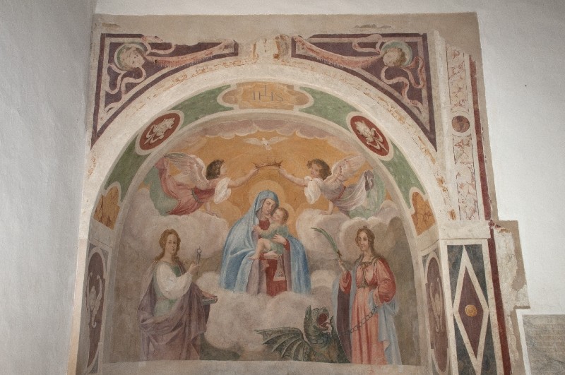 Ambito laziale sec. XVII, Dipinto murale della Madonna con Bambino tra sante