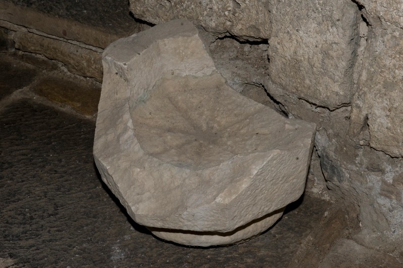 Maestranze toscane sec. XI, Frammento di vasca di fonte battesimale ottagonale