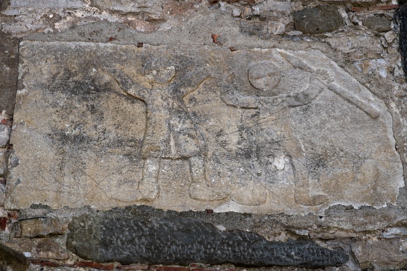 Ambito toscano sec. XI, Bassorilievo raffigurante un uomo e una donna