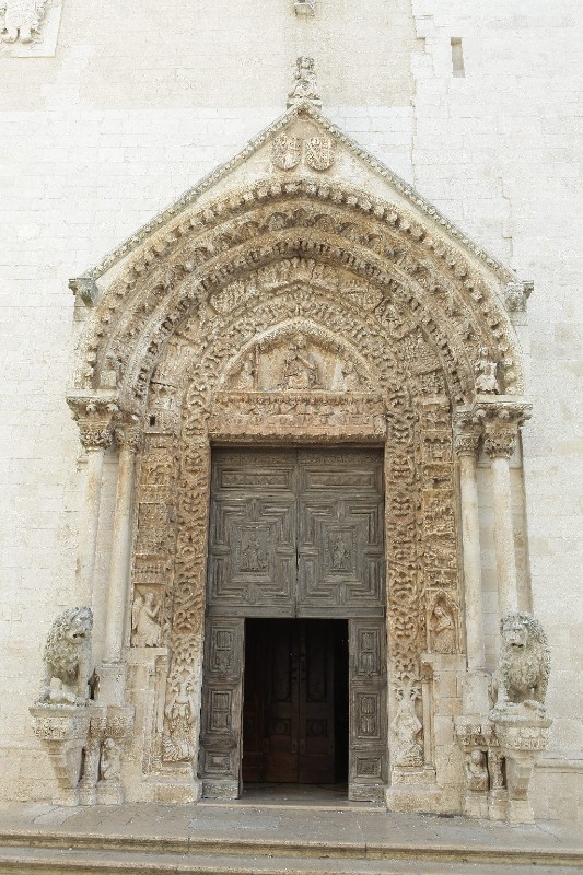 Scultore dell'Italia meridionale sec. XIV, Portale principale
