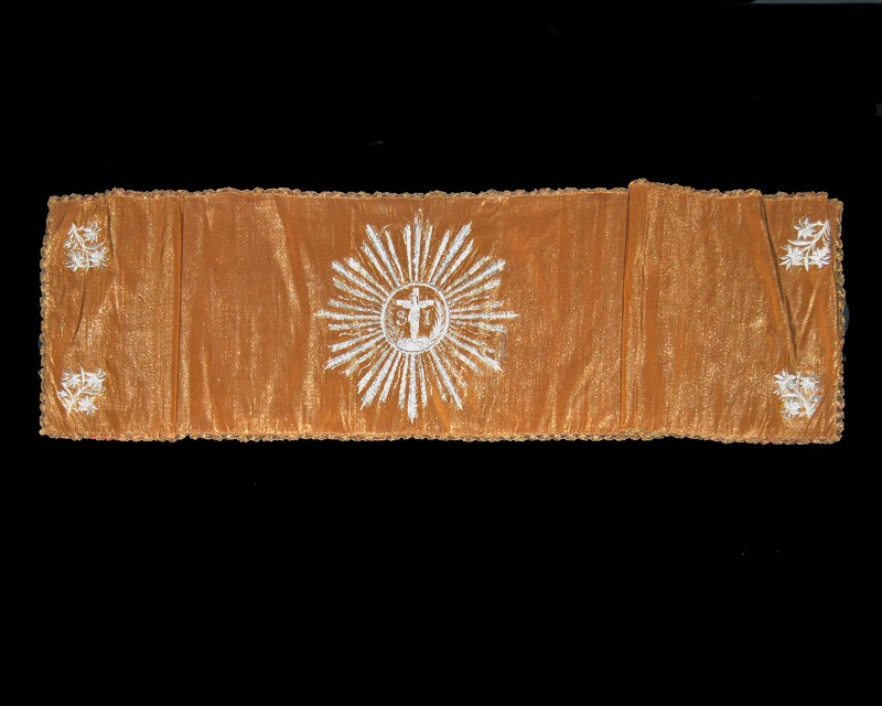 Manifattura ligure sec. XIX, Velo omerale dorato di Santa Giulia