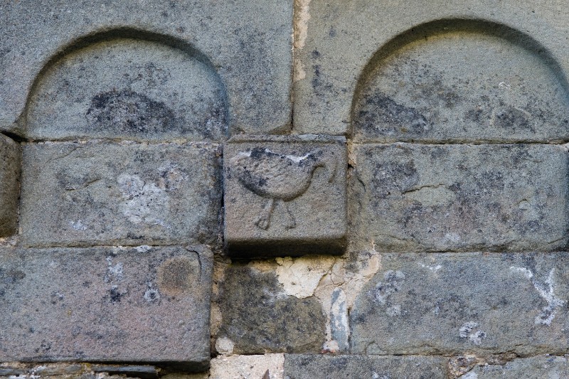 Maestranze toscane sec. XI, Mensola in pietra arenaria con bassorilievo