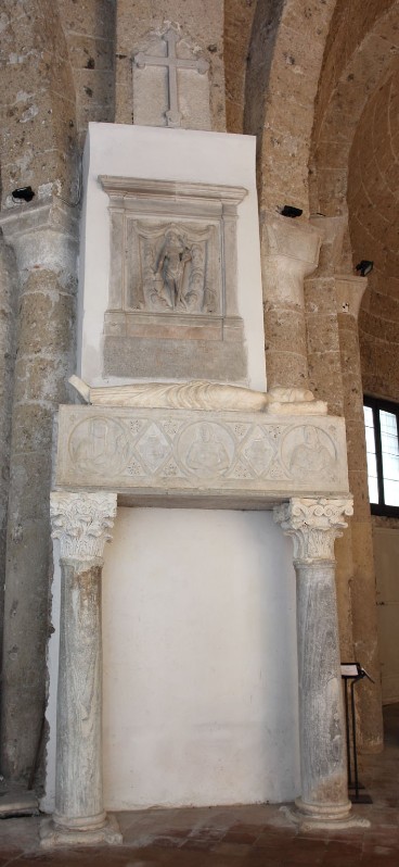 Bott. campana secc. XIV-XVI, Monumento sepolcrale del Vescovo Manzolo