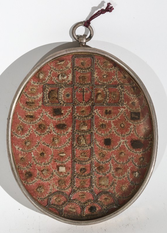 Bottega toscana sec. XVIII, Reliquiario a medaglione ovale in metallo 1/2