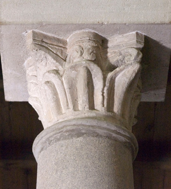 Maestranze dell'Italia meridionale sec. IX, Capitello con palmette a rilievo