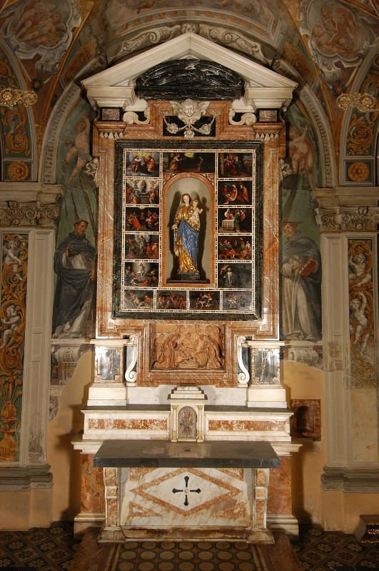 Costanza B. (1628), Altare della Madonna del rosario