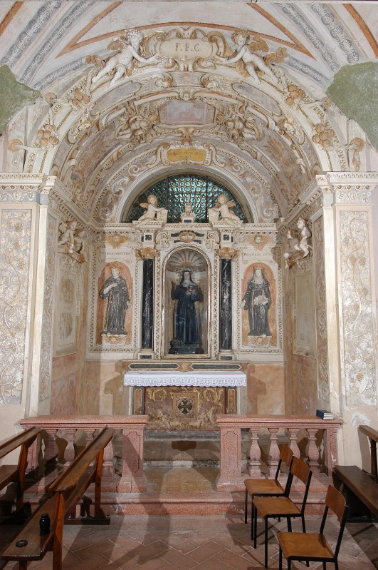 Bottega lombarda sec. XVII, Decorazione in stucco della cappella destra