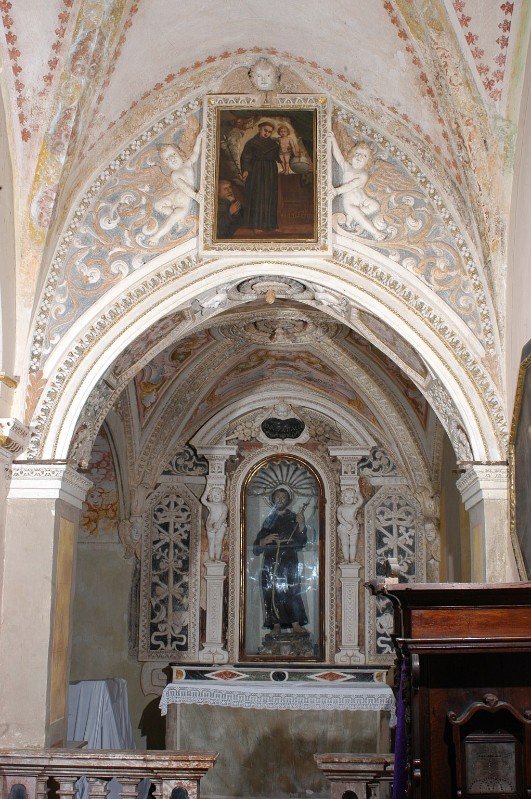 Bottega lombarda (1686), Decorazione in stucco dell'abside destra