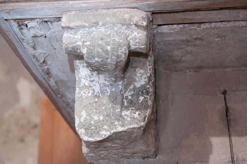 Bott. toscana sec. XI, Mensola architettonica in pietra con voluta 1/2