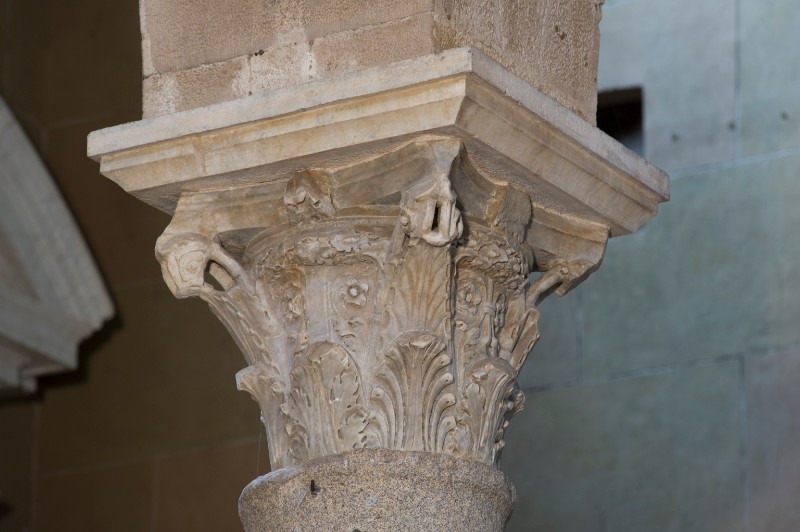 Ambito romano sec. II, Capitello corinzio con girali fiorite 2/2