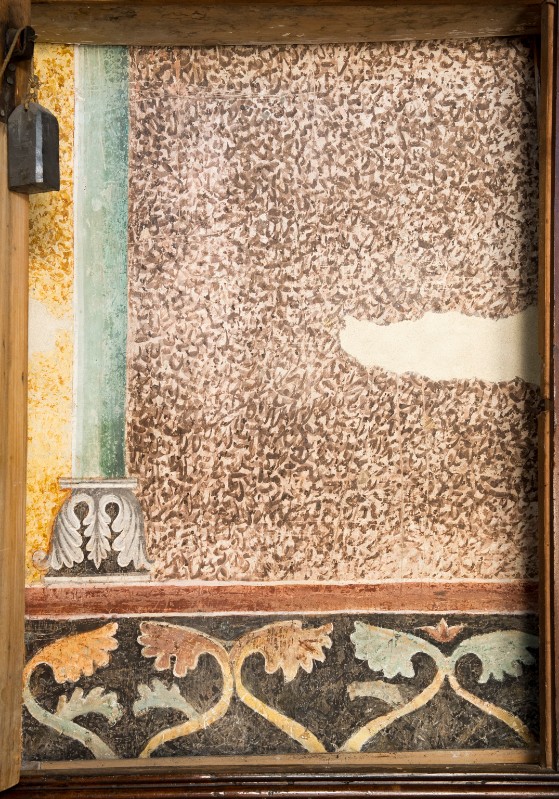 Bott. lucchese sec. XIII, Dipinto murale raffigurante colonna su girali vegetali