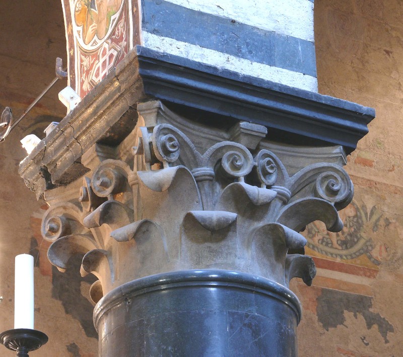 Guido da Lucca (1211-1220), Capitello con l'abaco decorato da piccole mensole