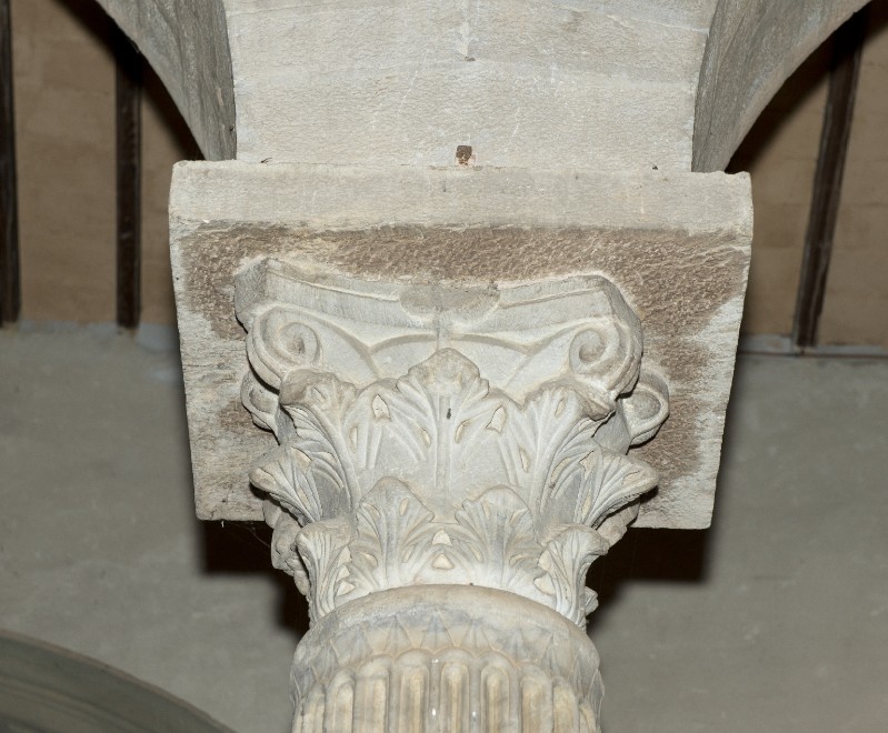 Maestranze romane sec. III, Capitello scolpito marmoreo