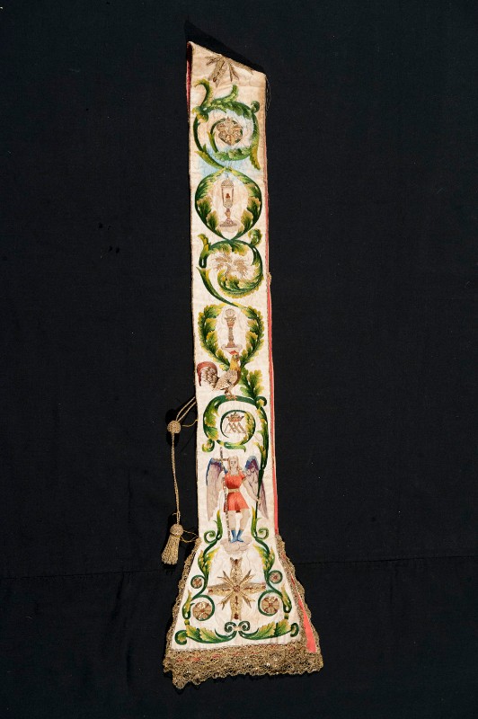 Manif. italiana sec. XVIII, Stola bianca ricamata con San Michele arcangelo