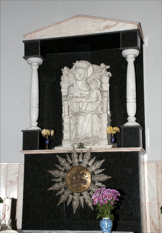 Marmoraio campano sec. XX, Edicola della Madonna di Montevergine
