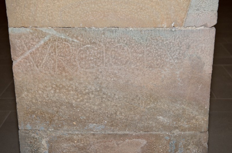 Bottega pisana secc. XI-XII, Epigrafe incisa