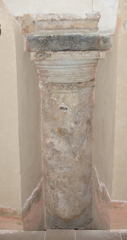 Maestranze pisane secc. XI-XII, Colonna scolpita marmorea