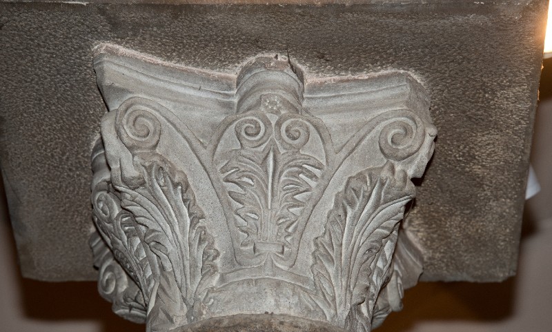 Bottega toscana sec. XI, Capitello con foglie d'acanto