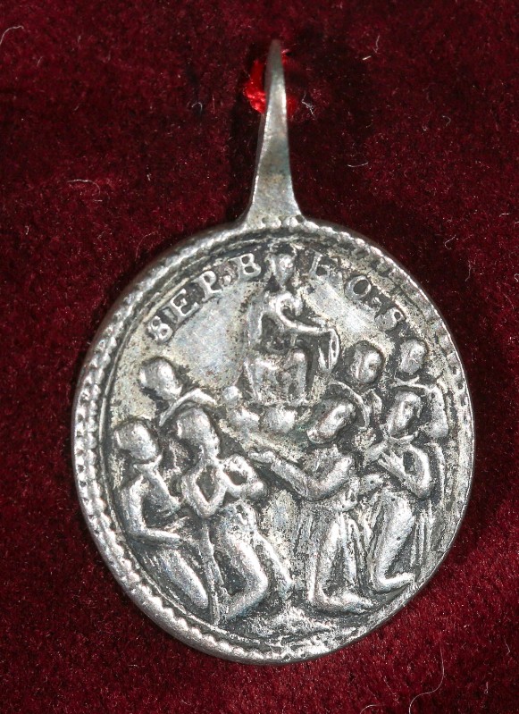 Bottega italiana secc. XVII-XVIII, Medaglia con la Madonna dei Sette dolori