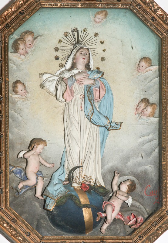 Caretta R. (1902), Bassorilievo con la Madonna immacolata