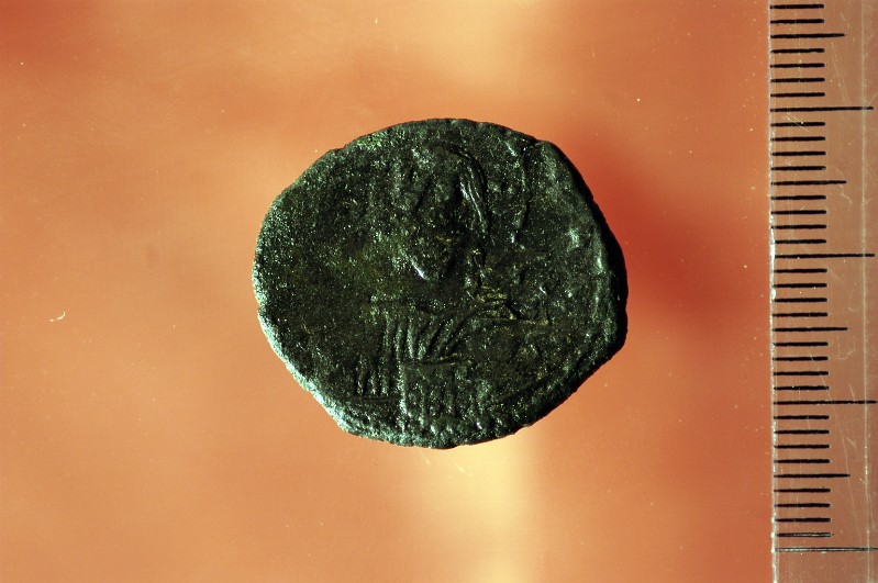 Ambito bizantino (969-976), Follis con iscrizione